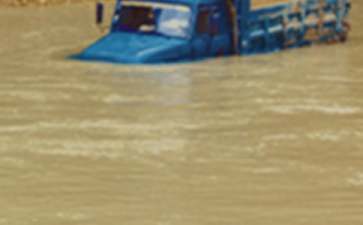 梦见被洪水冲走是什么意思