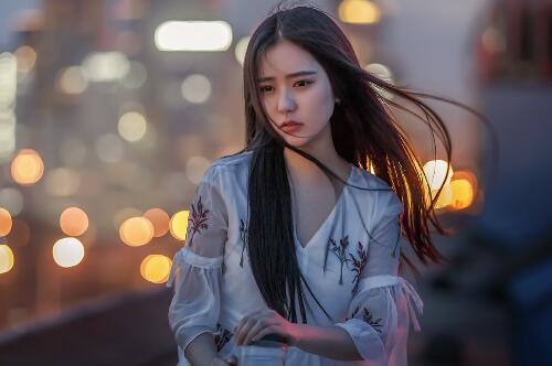 追狮子女不要对她太殷勤