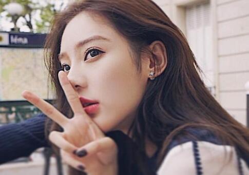 你无法通过第三方来责怪她