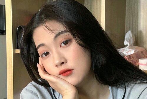 深度自卑，说反话爱吃醋