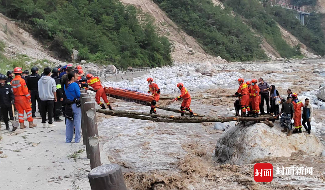 震后第一夜:震中磨西镇灯亮了
