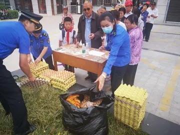 安徽潜山一两烟头可换一斤鸡蛋