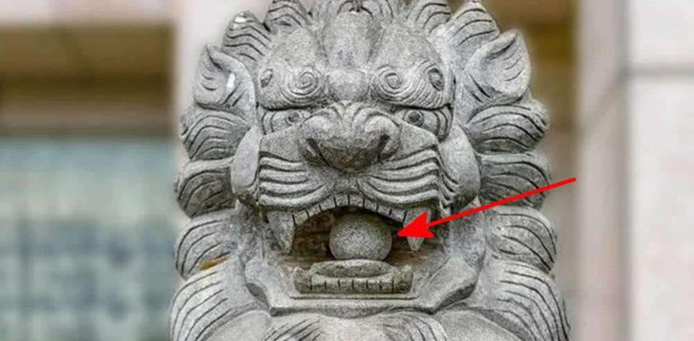 石狮子嘴里的球