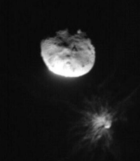 美航天器撞击小行星画面曝光