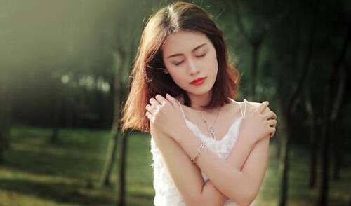 女孩子说肚子疼怎么回复二