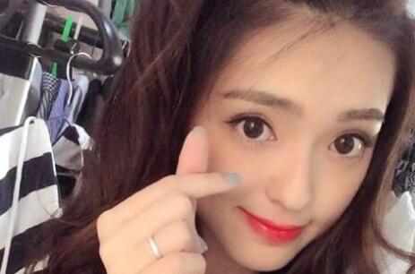 女生回复比心是不是喜欢