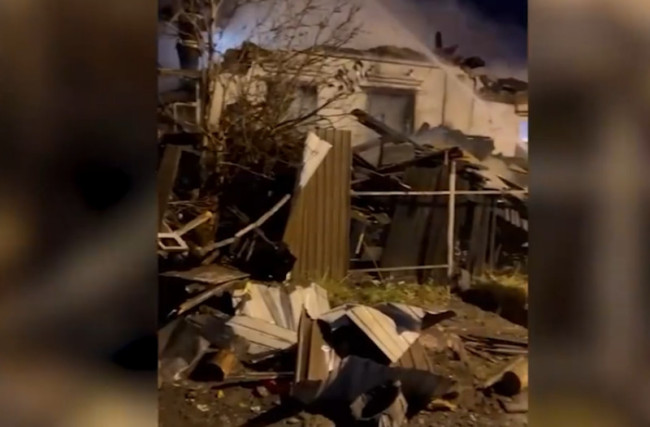 俄战机撞上居民楼 两飞行员死亡