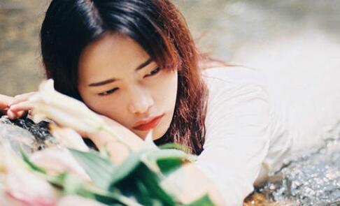 女人劈腿是什么意思