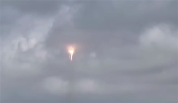 天舟五号成功发射 网友拍到穿云而出绝美画面：浪漫