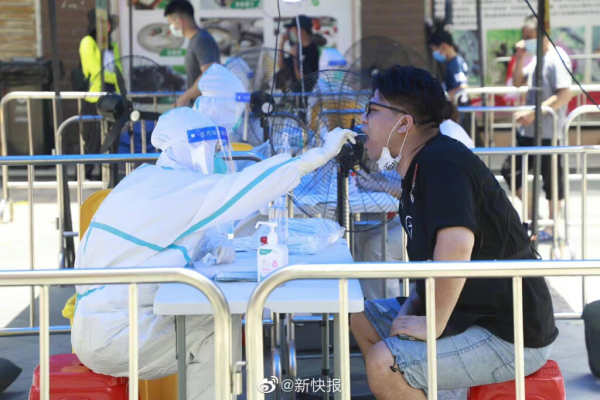 11月13日，广州海珠、荔湾、天河、白云、黄埔、花都、番禺、南沙区开展全员核酸检测。