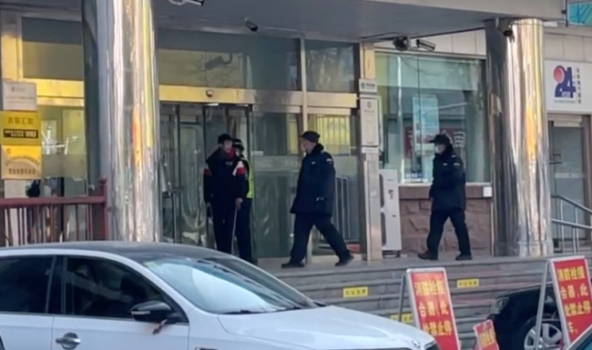 泰安警方成功处置一起银行抢劫案