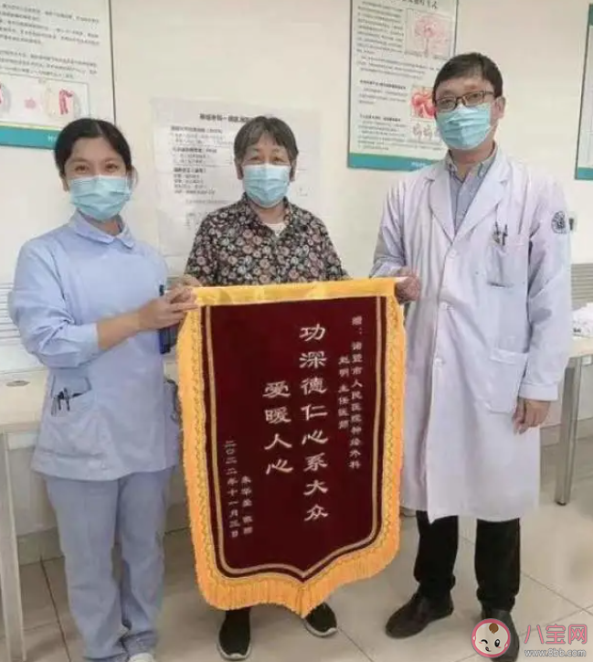 女子饭店吃饭被陌生医生提醒患病是怎么回事 垂体瘤的病因是什么