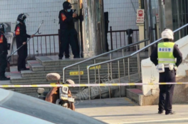 泰安警方成功处置一起银行抢劫案