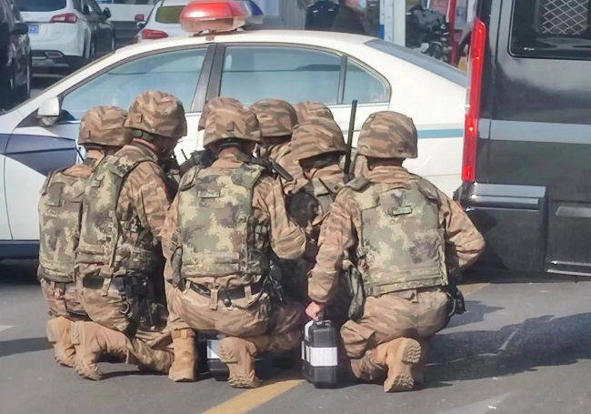 泰安警方成功处置一起银行抢劫案