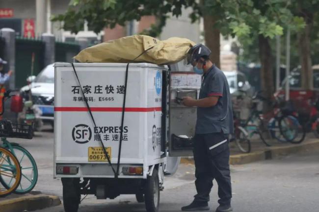 石家庄解除静态管理后有人不敢出门 称外面太危险