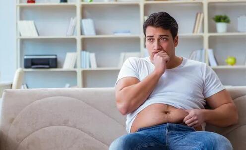 男生比较肥也会显得油腻