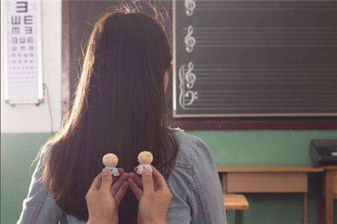 水瓶座喜欢一个人的表现