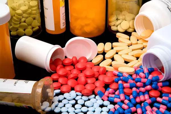 有老人和孩子的家庭需要储备哪些药