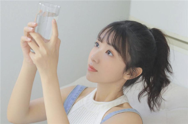 夸女生的彩虹屁文案2