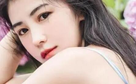 故意调侃女生，缓解气氛