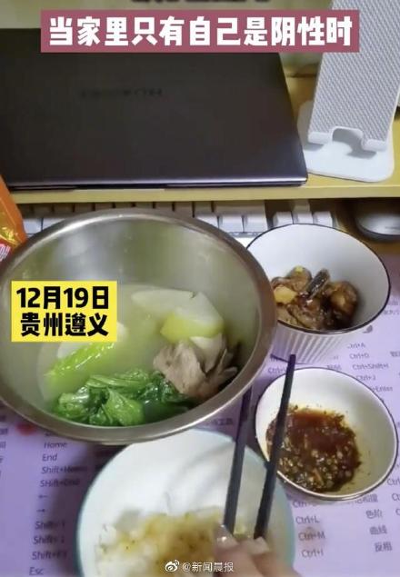 女孩成家里唯一阴性被反向隔离，网友：“杨过”之后“殷离”也来了