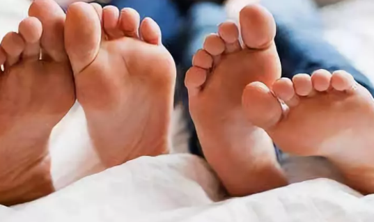 第一次做爱姿势方法 女性第一次做爱是什么感觉