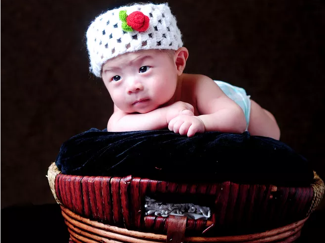 孩子办满月酒怎么发朋友圈通知 满月酒邀请函微信短信通知文字