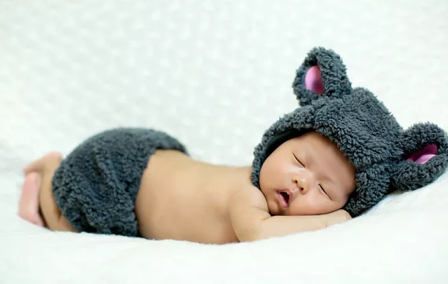 孩子办满月酒怎么发朋友圈通知 满月酒邀请函微信短信通知文字