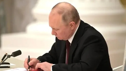 普京在军区发表新年致辞