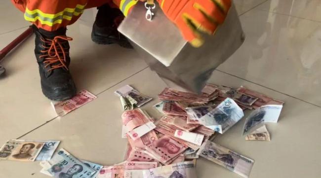 女子用网红罐存现金20万变死期：还有一个，2024年再开