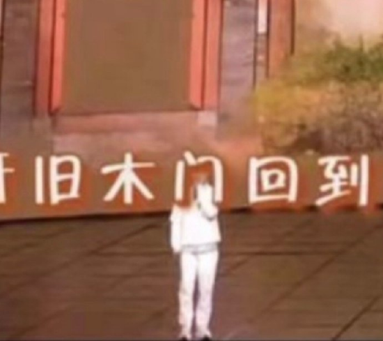 周深被“门”夹了? 网友：周深要反思下这个热搜