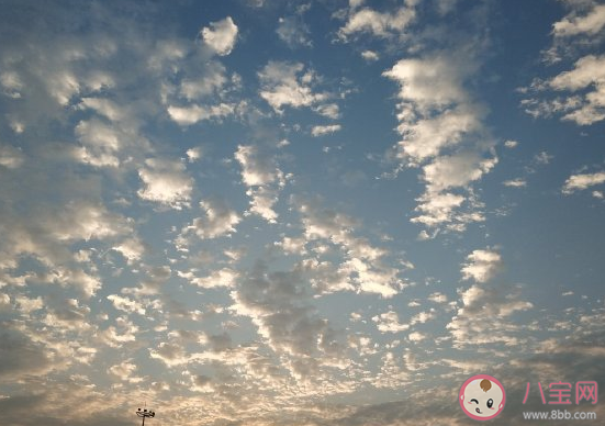 适合天气蓝天白云发朋友圈句子 蓝天白云唯美美句大全