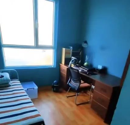 广西男子新房直接毛坯入住，前后共花费1000多元！网友：这风格还挺艺术