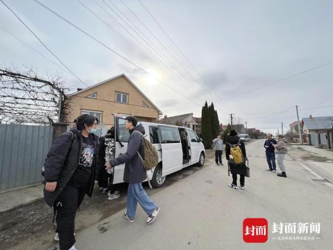  俄乌冲突一周年重访基辅街头 频繁的停电警报不断，互助不停