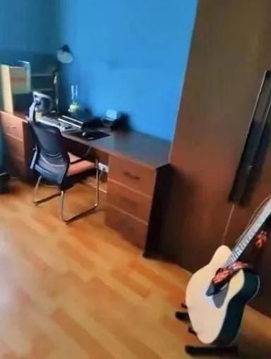 广西男子新房直接毛坯入住，前后共花费1000多元！网友：这风格还挺艺术