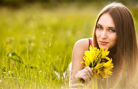 男人接吻摸胸是因为什么 为什么男人接吻手不老实呢