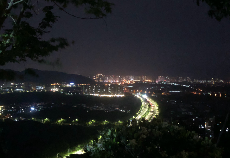 登山心情发朋友圈句子 关于爬山累的幽默说说