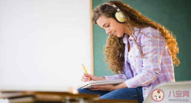 写作业时听音乐好不好 孩子做作业喜欢听音乐怎么办
