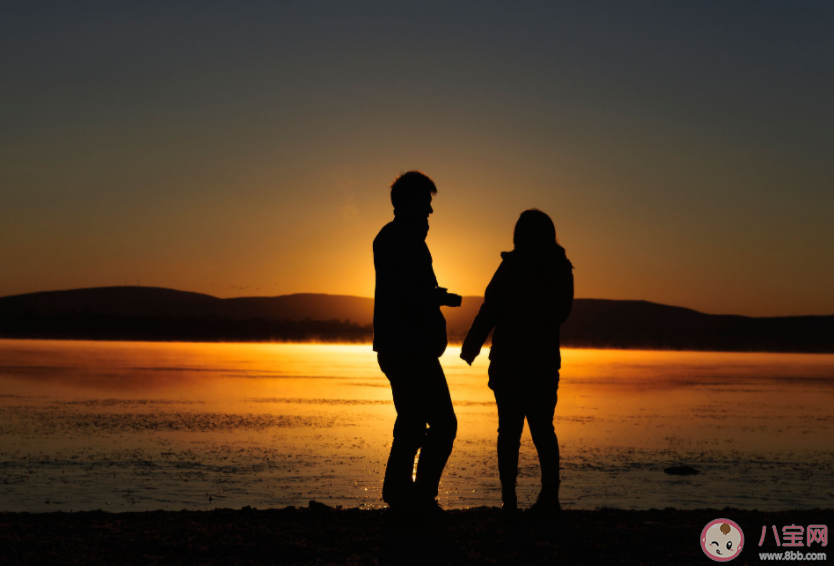 男生真喜欢一个女生会有什么样的表现 男生喜欢女生的20个行为