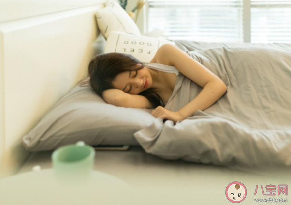 夏天开空调盖被子睡觉好吗 空调房盖被子睡觉有什么好处
