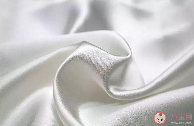 夏天穿什么颜色的衣服更凉快 什么衣服面料夏天穿最舒适