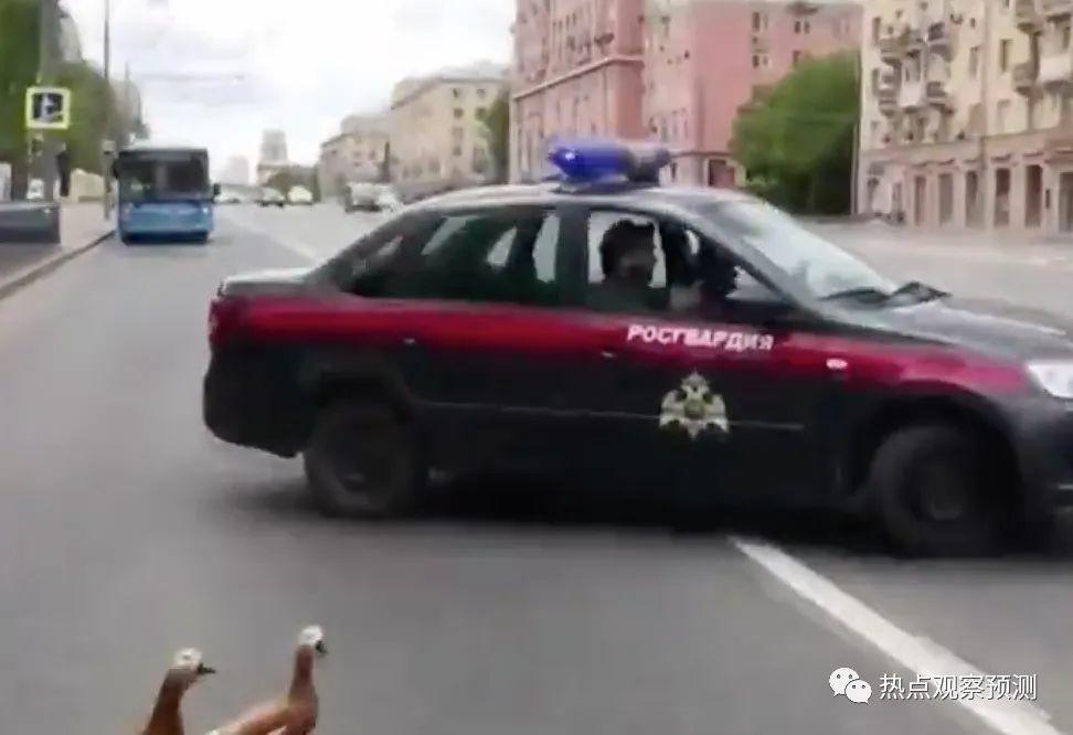 网友晒壮观的俄罗斯护送队