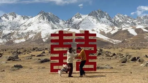 夫妻旅行结婚沿途搭囍字打卡