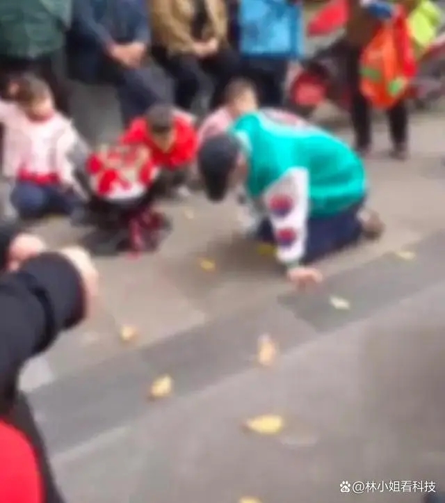 男子求复合在女生公司外跪一夜