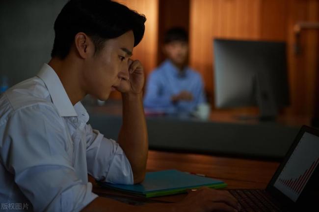 卡在35岁就业门槛的打工人 该如何打破职场中年危机