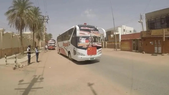 中国女外交官穿防弹衣组织苏丹撤侨