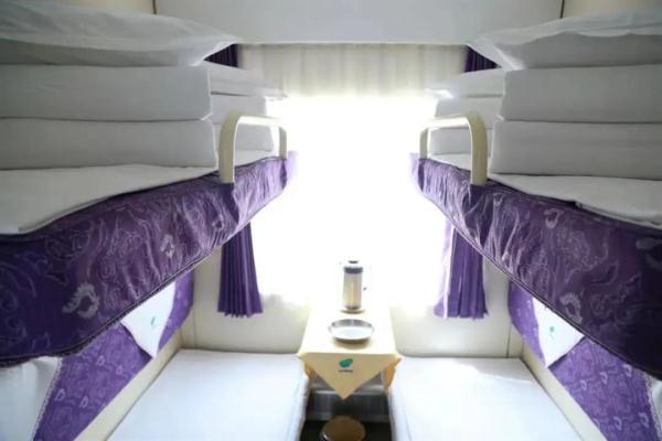 “火车软卧3男1女”事件当事人回应吐槽被批：只是表达担忧