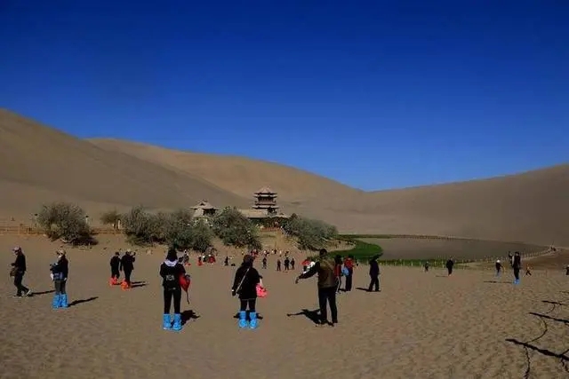 人从众的网红景点你在哪排队