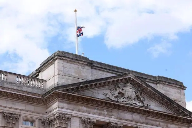 男子向白金汉宫空地投爆炸物后被捕