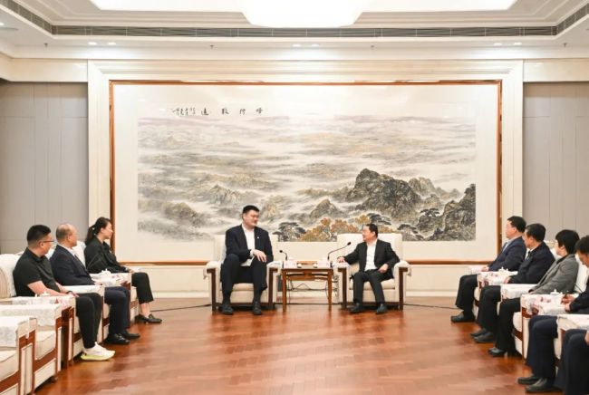 辽宁男篮大比分横扫浙江队卫冕CBA冠军 姚明现场颁奖